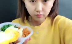 东北小姐姐吃米饭,地域美食的独特魅力