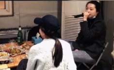 饭桌对面的小姐姐,探寻小姐姐的魅力瞬间