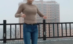 网红雪地小姐姐跳舞图片,网红小姐姐的冰雪舞姿惊艳呈现