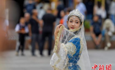 新疆写真民族,新疆写真民族的多彩画卷